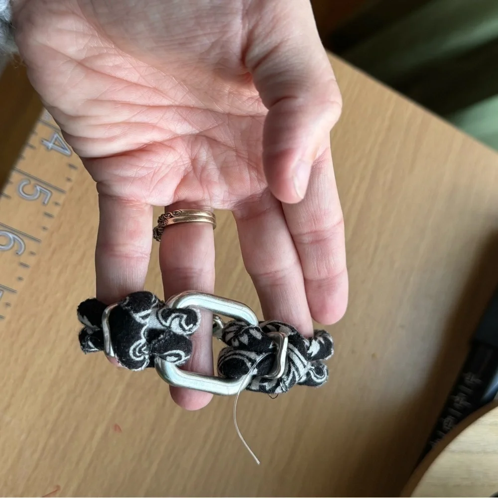 Urban Outfitters Bandana Bracelet Black White Silver clasp 8” - Picture 3 of 5